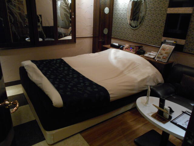 拾参番館(国立市/ラブホテル)の写真『301号室、ベッド』by もんが～