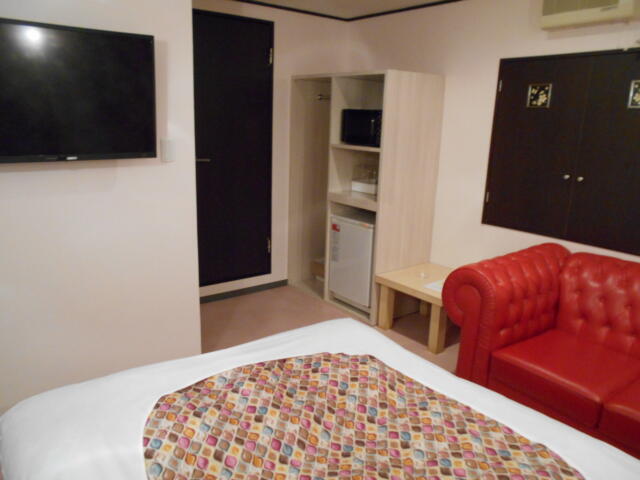 ニューポート(立川市/ラブホテル)の写真『103号室、部屋奥から』by もんが～