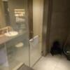 HOTEL SENSE(センス)(新宿区/ラブホテル)の写真『501号室（浴室奥から入口方向）』by 格付屋