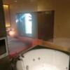 HOTEL SENSE(センス)(新宿区/ラブホテル)の写真『501号室（浴室入口から）』by 格付屋