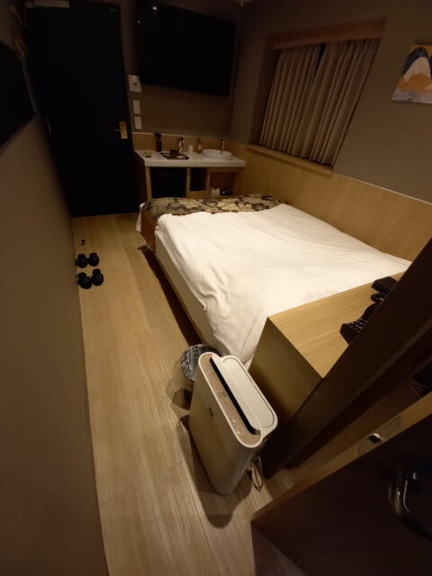 ホテル 小山 (KOYAMA）(新宿区/ラブホテル)の写真『301号室の室内全景。浴室側から。』by angler