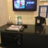 HOTEL UNO(ウノ)(川口市/ラブホテル)の写真『103号室　テーブル、電子レンジとテレビ』by 92魔