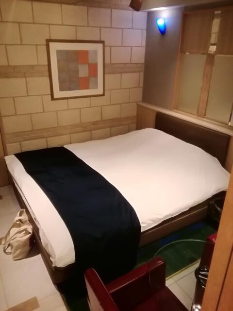 シャルム目黒(品川区/ラブホテル)の写真『203号室、ベッドです。(21,12)』by キジ