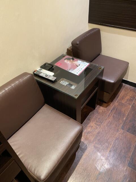HOTEL MASHA（マシャ）(豊島区/ラブホテル)の写真『202号室 (イス、テーブル)』by こねほ