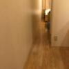 ファインガーデン十三(大阪市/ラブホテル)の写真『214号室　入口から部屋の奥。ユニットバスの前はカニ歩き』by くんにお