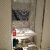P-DOOR GOLD(台東区/ラブホテル)の写真『208号室 ベッド頭側の壁に電話やティッシュ、衛生用品や照明の調節ボタン等』by なめろう