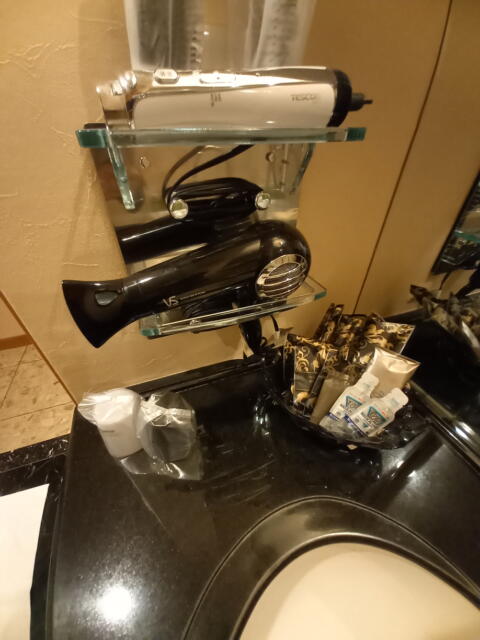 セリオ(新宿区/ラブホテル)の写真『501号室の洗面台 アメニティ類』by angler