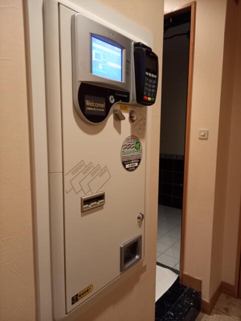 セリオ(新宿区/ラブホテル)の写真『501号室の精算機 前金制』by angler