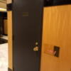 セリオ(新宿区/ラブホテル)の写真『501号室のドア あらかじめ開いている。』by angler