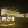 ZENBA GATEWAY HOTEL (ゼンバゲートウェイ)(伊勢原市/ラブホテル)の写真『夜の外観』by まさおJリーグカレーよ