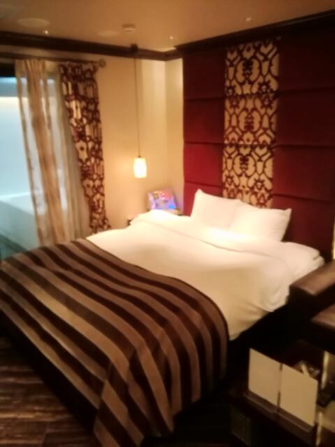 HOTEL VICTORIA RESORT(茅ヶ崎市/ラブホテル)の写真『201号室、ベッドです。(21,12)』by キジ