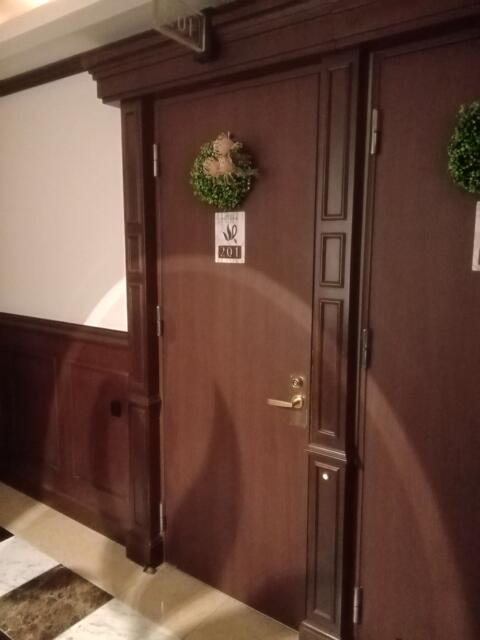 HOTEL VICTORIA RESORT(茅ヶ崎市/ラブホテル)の写真『201号室、部屋の入口です。(21,12)』by キジ