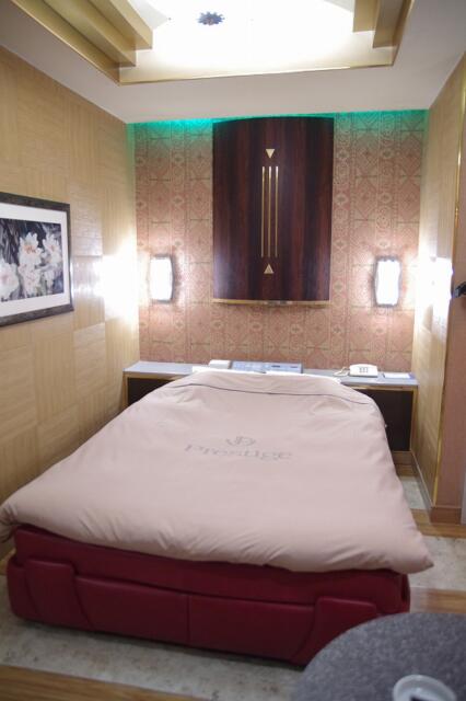 ホテル プレステージ(荒川区/ラブホテル)の写真『602号室　ベッド』by マーケンワン
