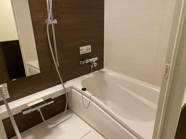 池袋セントラルホテル(豊島区/ラブホテル)の写真『607号室浴室』by りょりょん