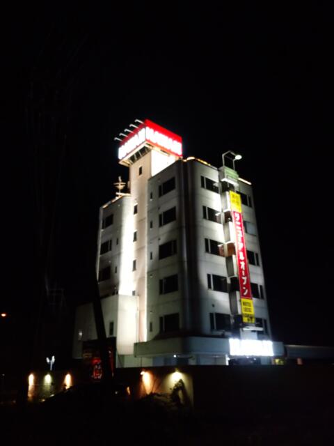 HOTEL ロコズリゾートハワイ本庄(本庄市/ラブホテル)の写真『夜の外観』by YOSA69