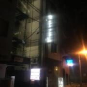 HOTEL Plaisir Akihabara(ホテルプレジール秋葉原)(千代田区/ラブホテル)の写真『夜の外観』by あらび