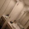 プルミエ(豊島区/ラブホテル)の写真『701洗面台と奥にトイレ』by なぎつね