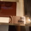 HOTEL ZERO MARUYAMA(渋谷区/ラブホテル)の写真『305号室のプレート 鍵代わり。』by angler