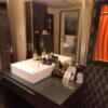 HOTEL ZERO MARUYAMA(渋谷区/ラブホテル)の写真『305号室の洗面台 鏡が大きい。』by angler