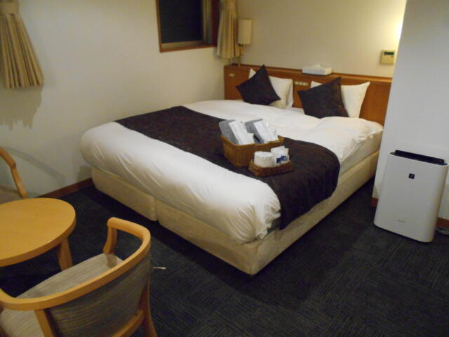 HOTELプレジール立川(立川市/ラブホテル)の写真『408号室、ベッド』by もんが～