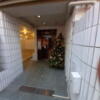 OLD SWING MUSIC STYLE HOTEL(渋谷区/ラブホテル)の写真『入り口 まだクリスマスの名残』by angler