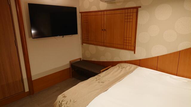 HOTEL 風々(ふふ)(新宿区/ラブホテル)の写真『206号室 テレビ(VODではなく、アダルトは2つのみ)』by 舐めたろう