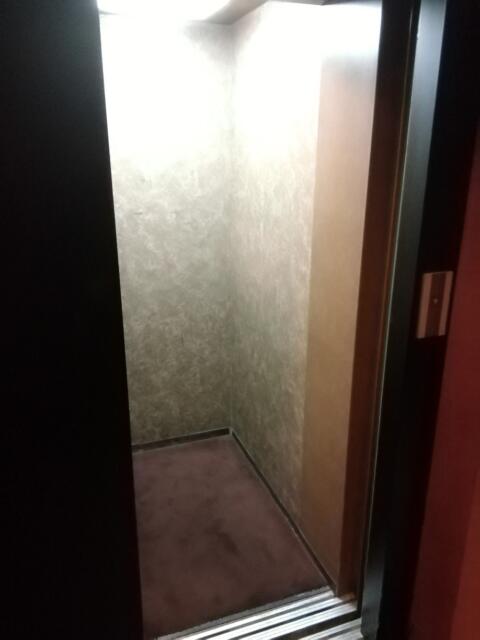 WILL CITY 浅草 ANNEX(台東区/ラブホテル)の写真『エレベーターはかなり狭いです。(22,1)』by キジ