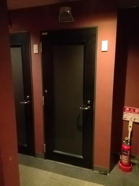 WILL CITY 浅草 ANNEX(台東区/ラブホテル)の写真『502号室、部屋の入口。(22,1)』by キジ