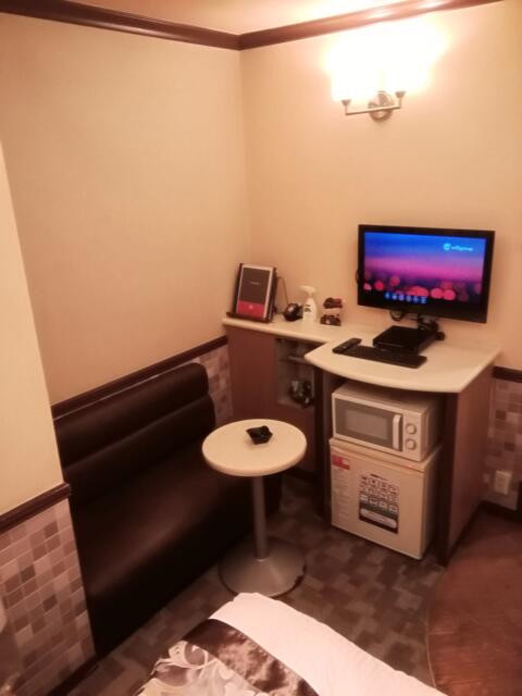 WILL CITY 浅草 ANNEX(台東区/ラブホテル)の写真『502号室、TVはパソコン兼用です。(22,1)』by キジ