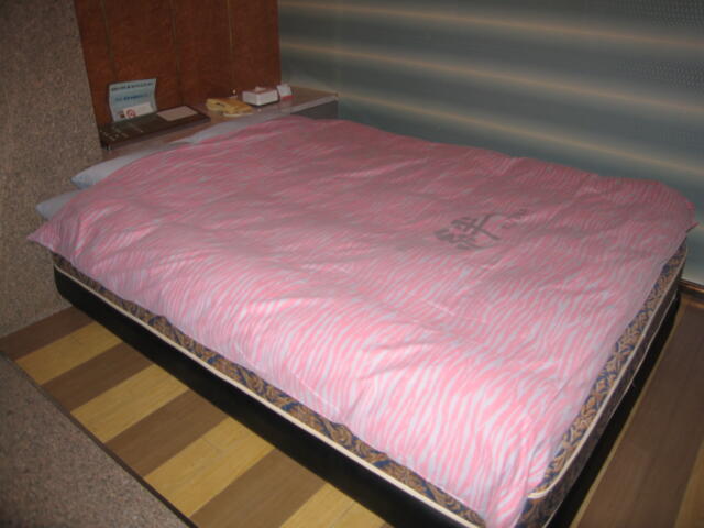 HOTEL 絆（きずな）(台東区/ラブホテル)の写真『406号室　ベッド』by nognog