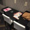 HOTEL EXE ANNEX(エグゼ アネックス)(台東区/ラブホテル)の写真『203号室 テーブルと椅子』by hireidenton