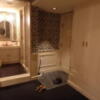 シャトン(新宿区/ラブホテル)の写真『302号室のくつぬぎ。スリッパは革製』by angler