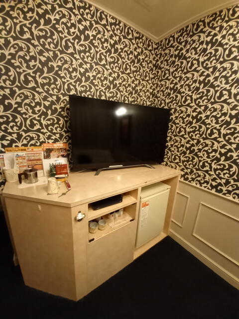 シャトン(新宿区/ラブホテル)の写真『302号室のテレビ』by angler