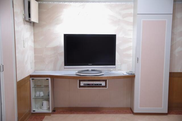 ホテル ローリエ(中野区/ラブホテル)の写真『402号室　備品類とクローゼット』by マーケンワン