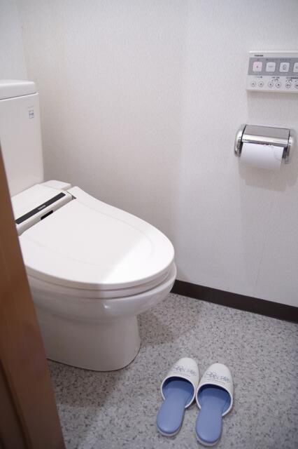 ホテル ローリエ(中野区/ラブホテル)の写真『402号室　洗浄機能付きトイレ』by マーケンワン