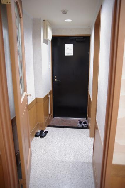 ホテル ローリエ(中野区/ラブホテル)の写真『402号室　玄関スペース』by マーケンワン