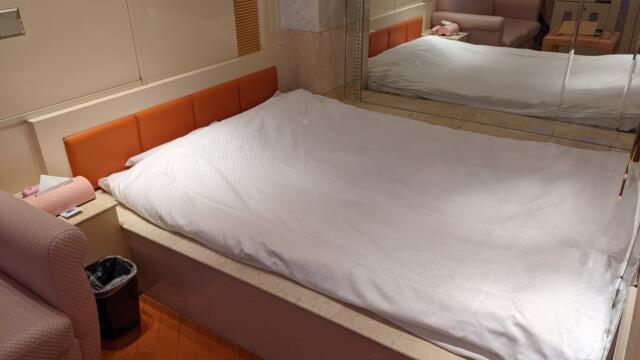 XO新宿(新宿区/ラブホテル)の写真『707号室、ベッド』by 爽やかエロリーマン