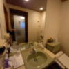 シェヌー(渋谷区/ラブホテル)の写真『402号室のトイレ、洗面台』by angler