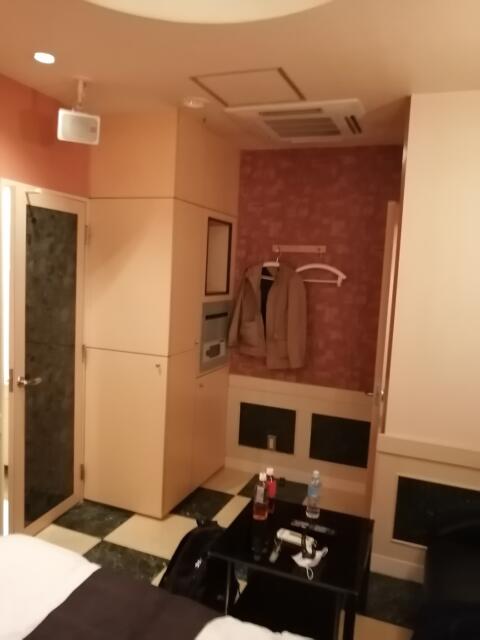 HOTEL MALTA（マルタ）(新宿区/ラブホテル)の写真『205ベッドからバスルーム入口を臨む』by 3月9日