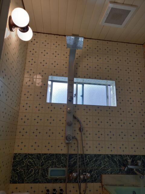 ホテルいいじま(新宿区/ラブホテル)の写真『305号室の浴室シャワー 天井シャワー』by angler