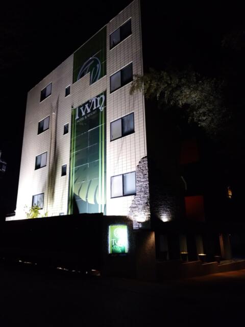 HOTEL TWIN(ツイン)(柏市/ラブホテル)の写真『夜の外観』by YOSA69