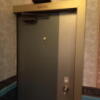 ホテルいいじま(新宿区/ラブホテル)の写真『305号室のドア』by angler
