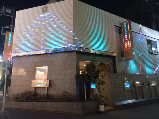 ホテルいいじま(新宿区/ラブホテル)の写真『夜の外観』by angler