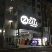 Hotel ZALA(ザラ)(横浜市港北区/ラブホテル)の写真『夜の外観』by あらび