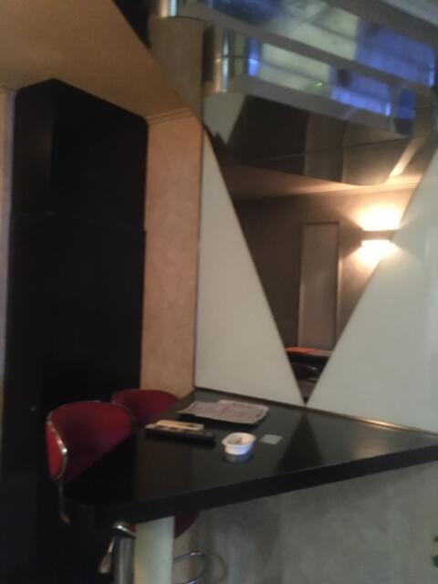 プラージュ(横浜市神奈川区/ラブホテル)の写真『205号室 ソファーの代わりにカウンター。』by 92魔