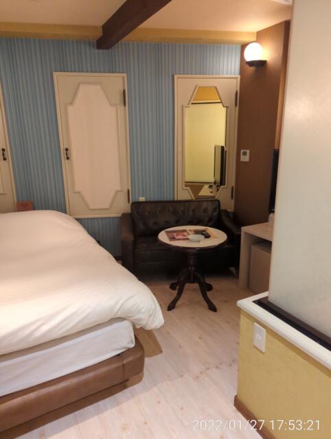 HOTEL RUNA(ルナ)鶯谷(台東区/ラブホテル)の写真『212号室　入り口から部屋全体（右がバスルームで全景入らない）』by 愛だけでできている