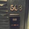 Time’s One（池袋北口）(豊島区/ラブホテル)の写真『508号室 ドア、部屋番号の下のボックスにルームキーをタッチして解錠する』by なめろう