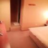 SWEET INN Laity(スイートインレイティ)(横浜市栄区/ラブホテル)の写真『301号室、入口から見た部屋です。(22,1)』by キジ