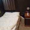 HOTEL PEACE & MINT(品川区/ラブホテル)の写真『106号室のベッドルーム、ソファないので2人でベッドに腰かけての会話になるよ』by ヒロくん!
