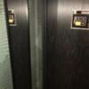 HOTEL EMERALD（エメラルド）(品川区/ラブホテル)の写真『501号室　玄関脇鏡』by ちげ